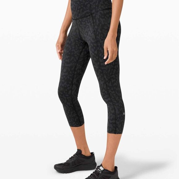 Lululemon Fast and Free Crop Leggings in Size 4 - Formation Camo Deep Coal Multi - Picture 1 of 7